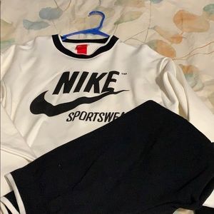 Women’s Nike sweatsuit